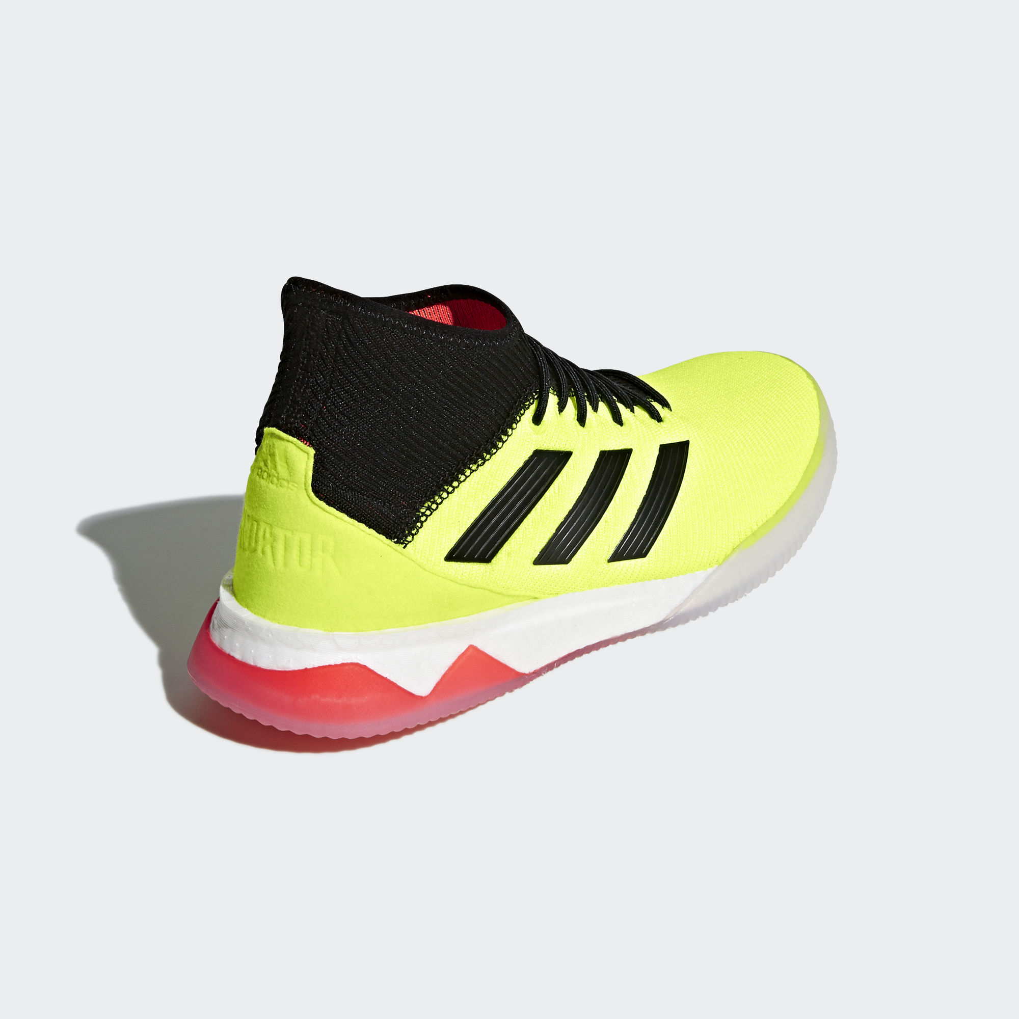 predator tango futsal